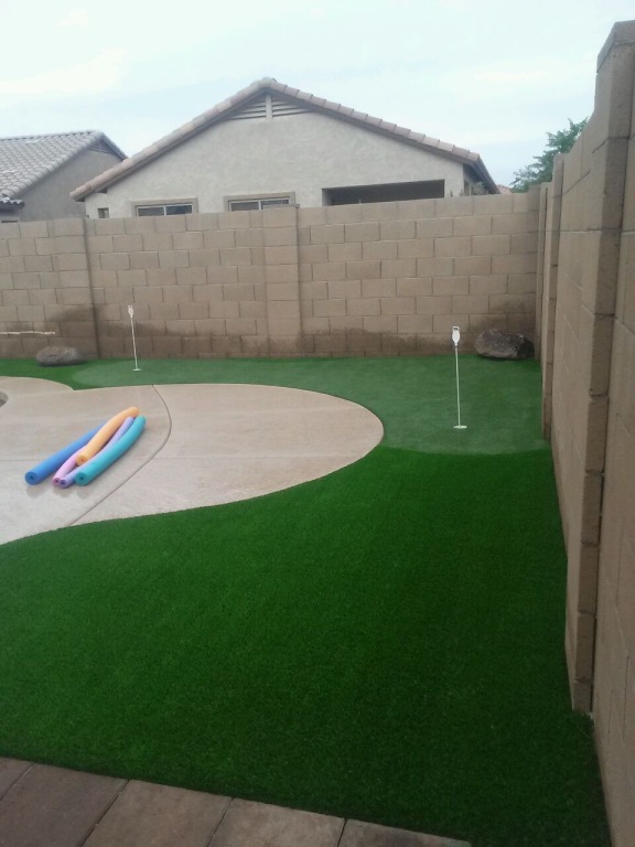 Chandler Fake Grass. Get The Right Turf For Putting Green